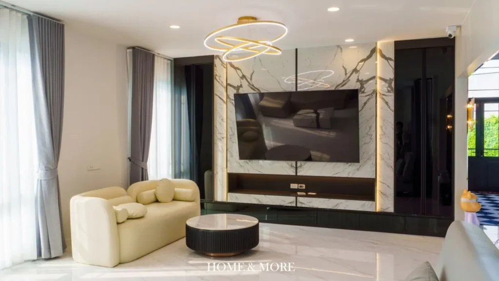 เฟอร์นิเจอร์หรูสำหรับบ้านและคอนโด โมเดิร์นลักชัวรี เช่น โต๊ะทานอาหารหินอ่อน โซฟาโมเดิร์น โต๊ะคอนโซล โคมไฟระย้า Chandelier และตู้โชว์หรู พร้อมดีไซน์พรีเมียม สั่งทำได้ตามสไตล์กับ Home and More